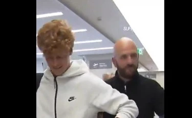 Jannik Sinner sbarca a Roma, come l'hanno accolto