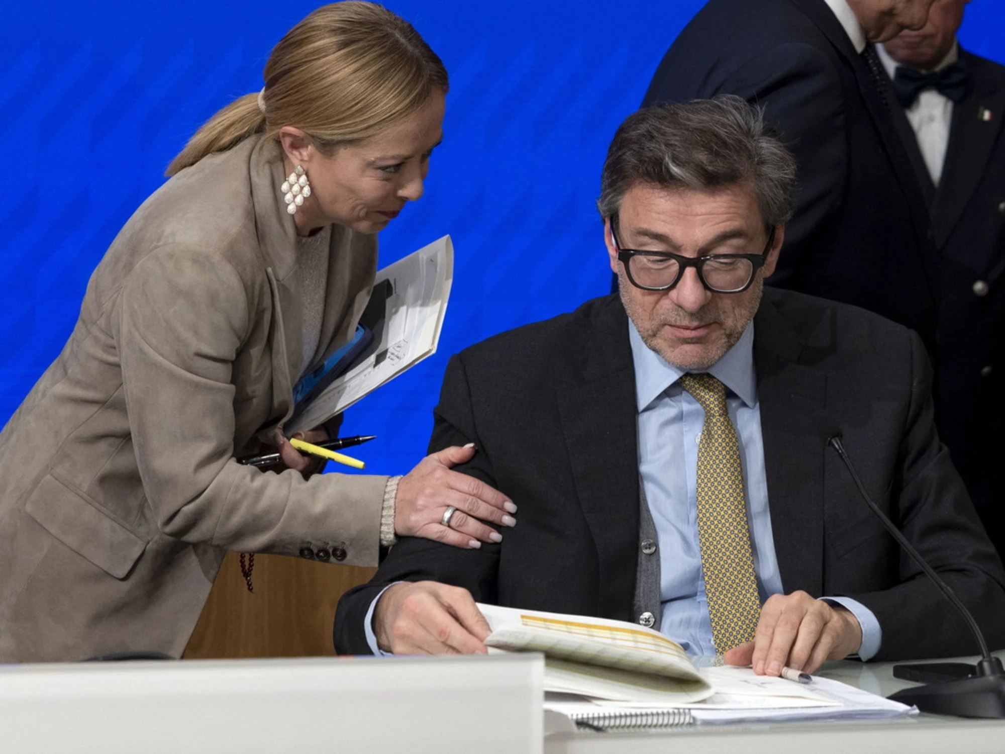 La Ue promuove la manovra del governo: fegati spappolati a sinistra