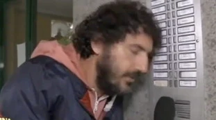 Striscia la Notizia, l'inviato fa la parodia di Matteo Salvini al citofono: "Sono stato tagliato"
