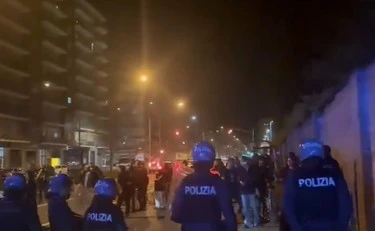 Torino, materassi incendiati e urla: notte di follia al Cpr
