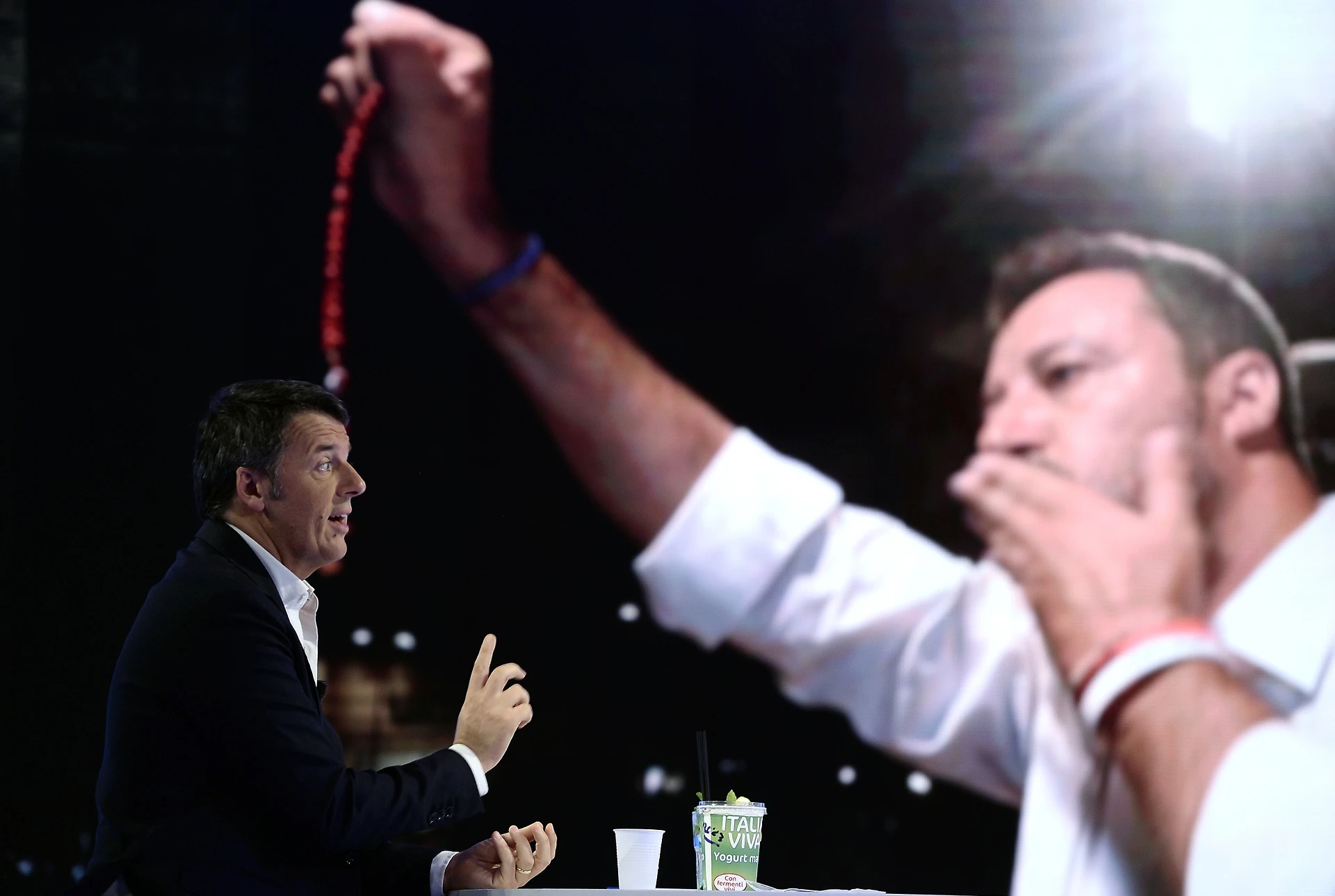 Matteo Salvini a Porta a porta umilia Renzi: "Tu al 4%, io...". Gli sbatte la verità in faccia: "Che cosa sei"