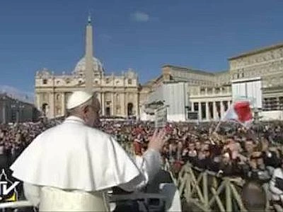 Papa: "La chiesa non sia chiusa Dobbiamo aprire porte e uscire"