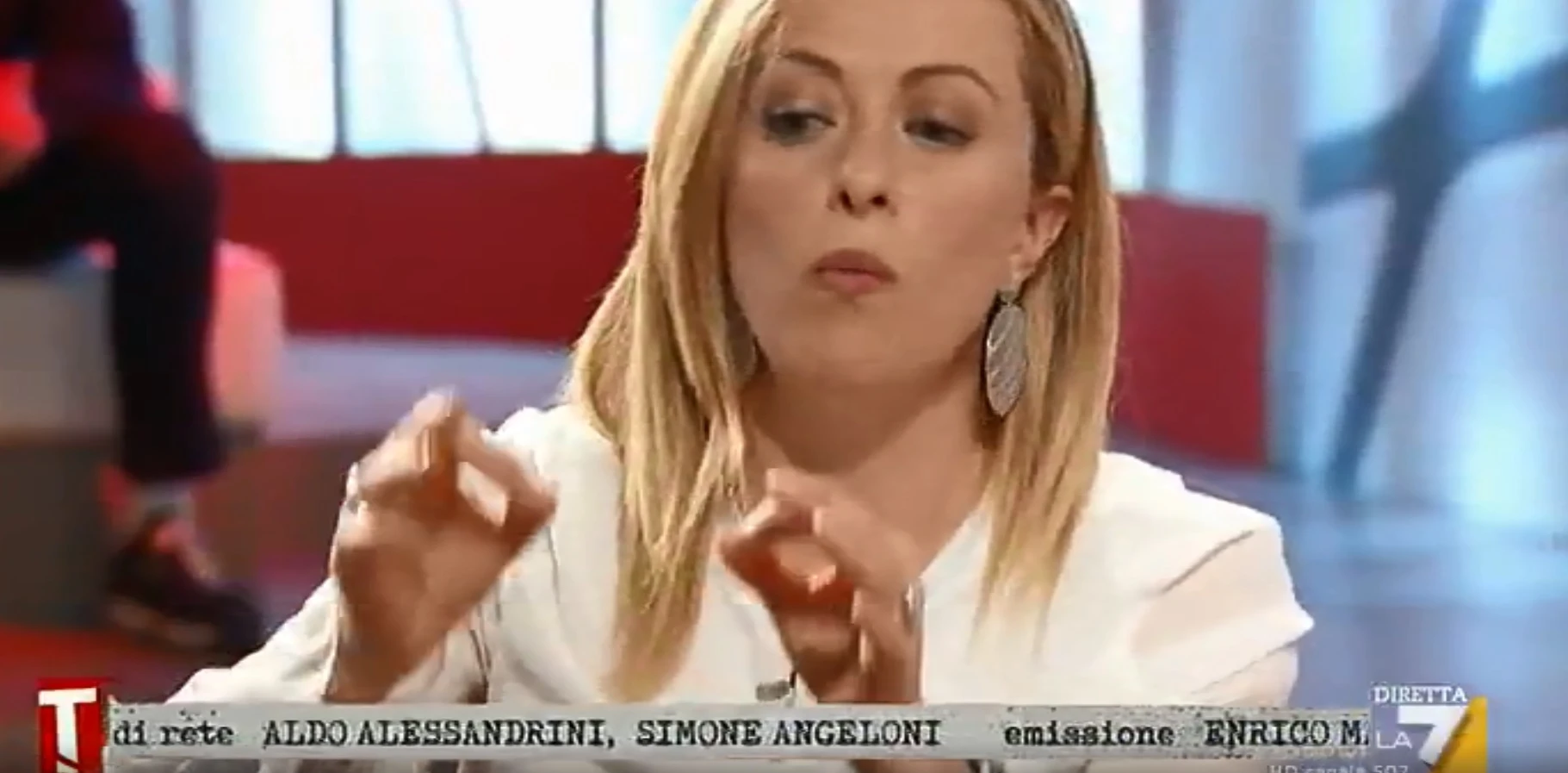 Giorgia Meloni a Tagadà sfida Tiziana Panella: "Ong, un lavoro illegale. Mia figlia su un barcone?"