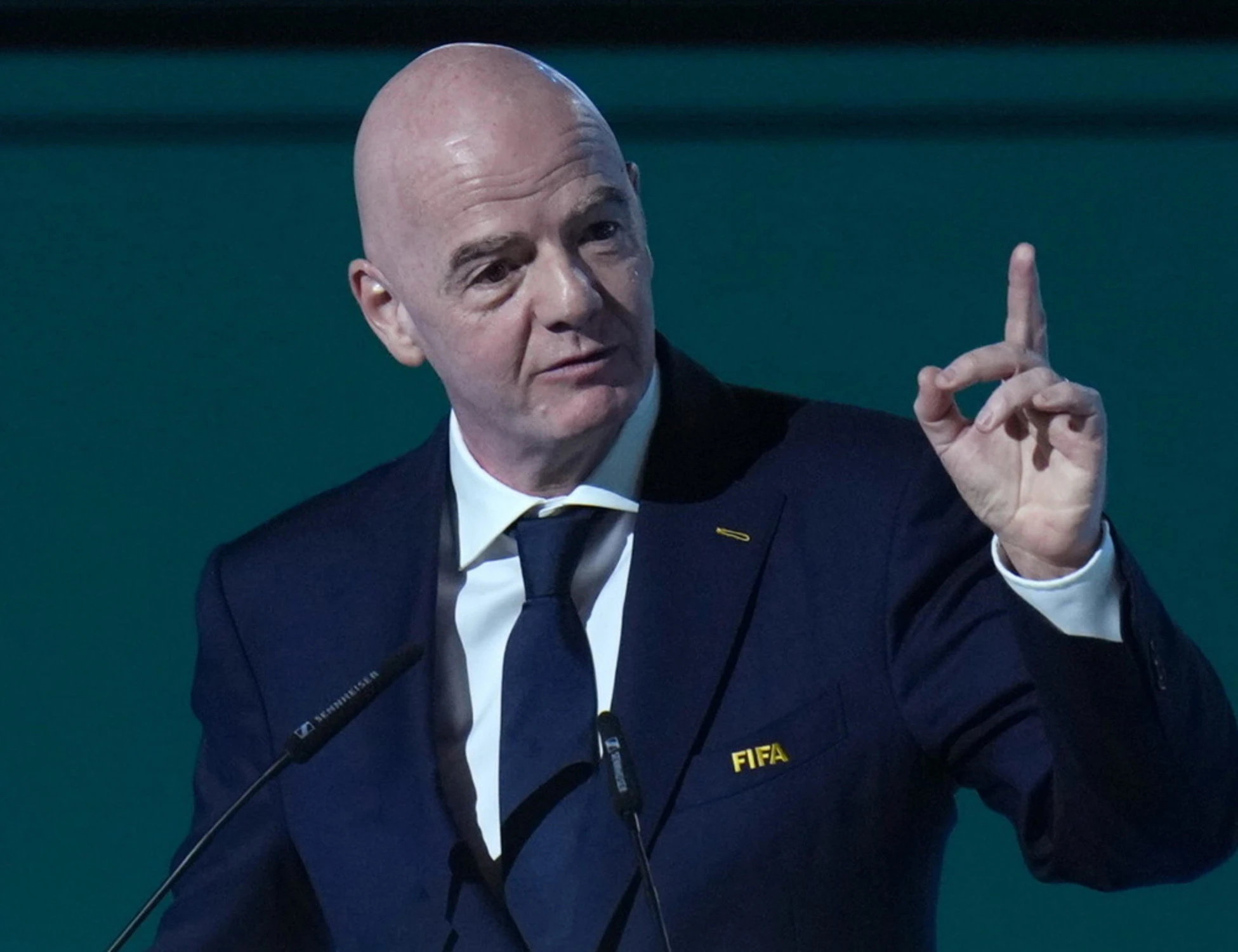 Mondiali 2026, scandalo Gianni Infantino: spese pazze, maxi-scorta e jet privato