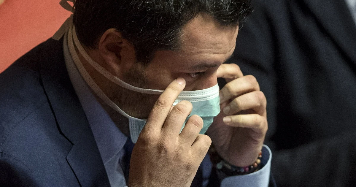 Matteo Salvini contro l'Unione Europea: "Coronavirus, emettere subito titoli italiani. Si fa da soli"