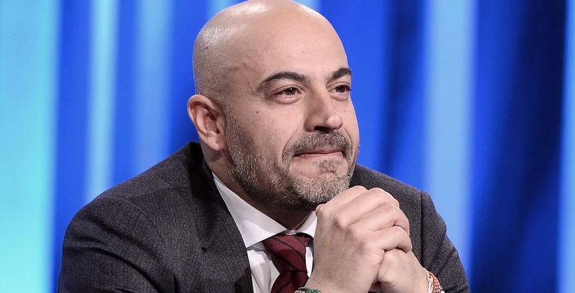Gianluigi Paragone sceglie la poltrona dopo il voto su Rousseau: "Ho giocato la mia partita"