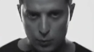 Volodymyr Zelensky, il video che finisce nel mirino: "Ridategli i tacchi a spillo", umiliato sui social