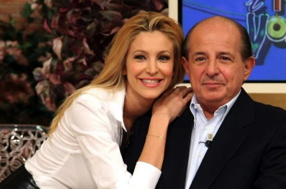 Pechino Express, Adriana Volpe: frecciata a Giancarlo Magalli. Lui replica: "Sei un'eritema scrotale"