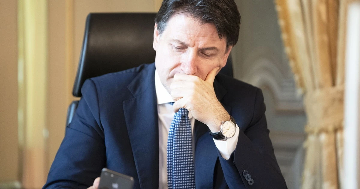 Giuseppe Conte, il sondaggio che inverte la tendenza: "Ha confuso gli italiani sul coronavirus". La seconda ondata lo manda in crisi