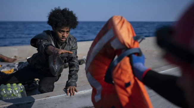 Germania, "4 Ong con bandiera tedesca": l'ultima sfida all'Italia