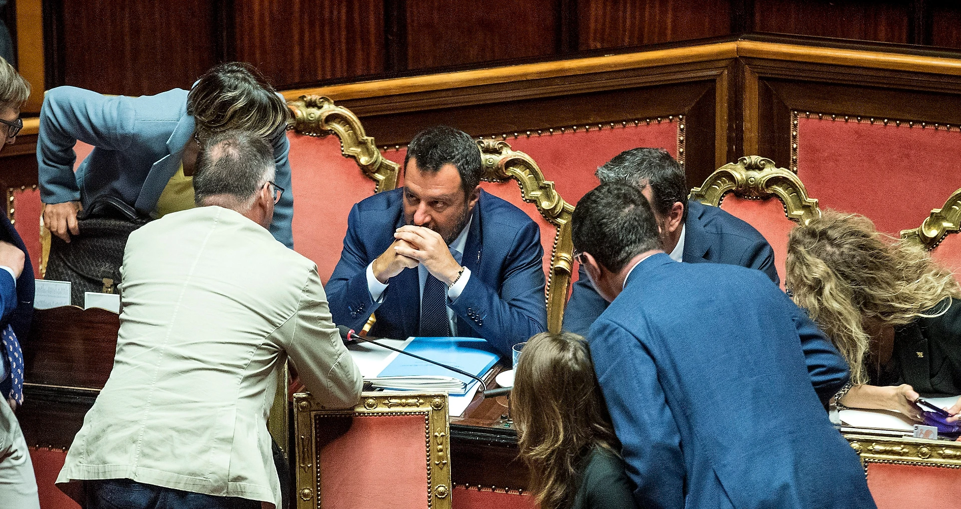 Matteo Salvini, sms ai suoi dopo il voto-Tav: "Non partite per le ferie". Poi il giallo: nessun messaggio