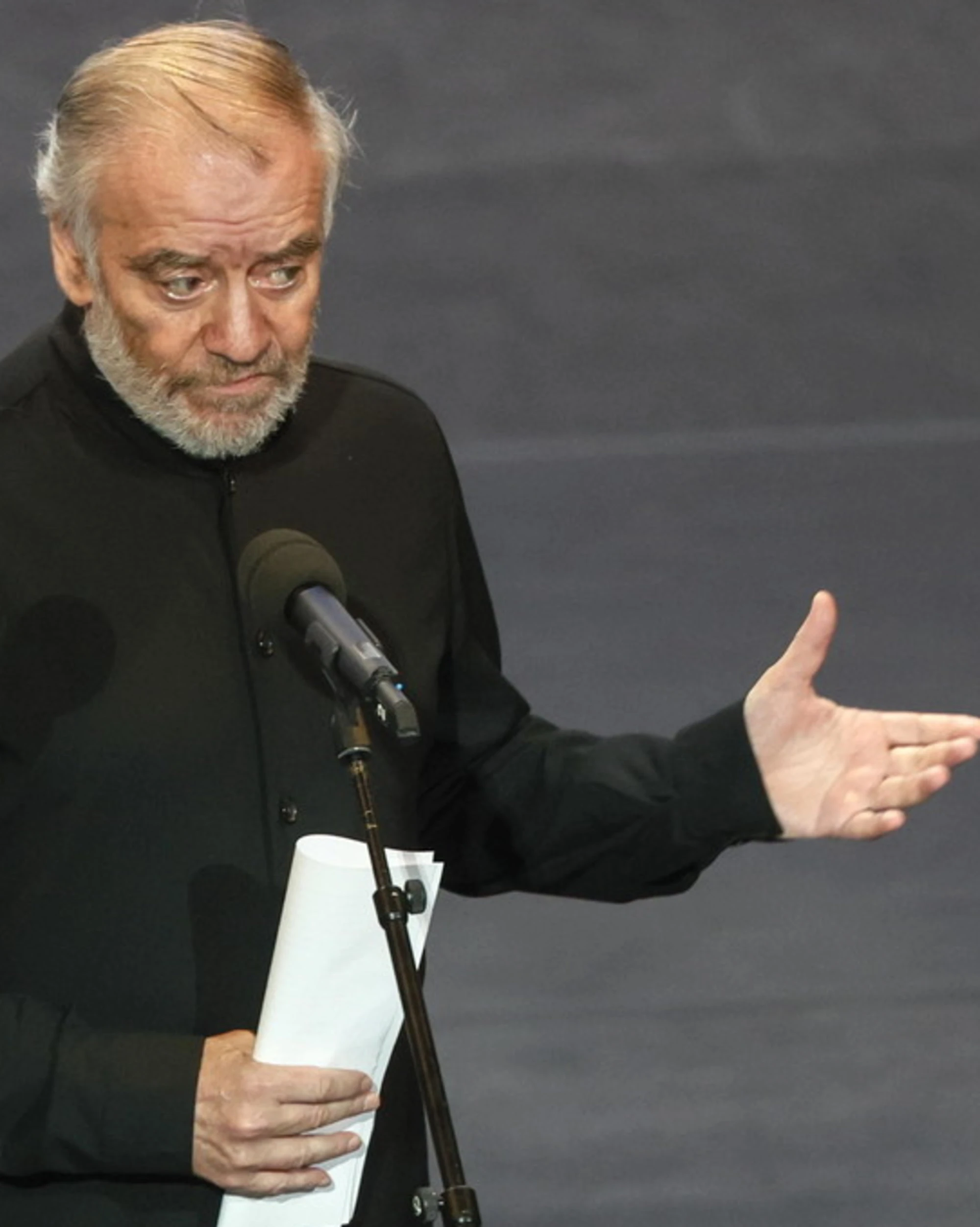 Gergiev suona alla Reggia di Caserta? "Indegno": il caso travolge il Pd