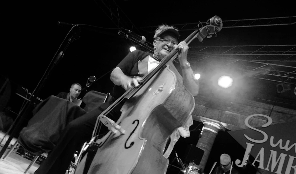 Rock around the clock senza età: Marshall Lytle sul palco anche a 79 anni