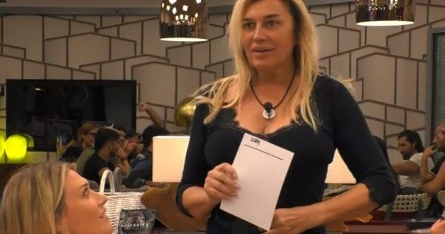 Grande Fratello Vip, Lory Del santo contro Asia Argento e Fabrizio Corona: "Mossa pubblicitaria"