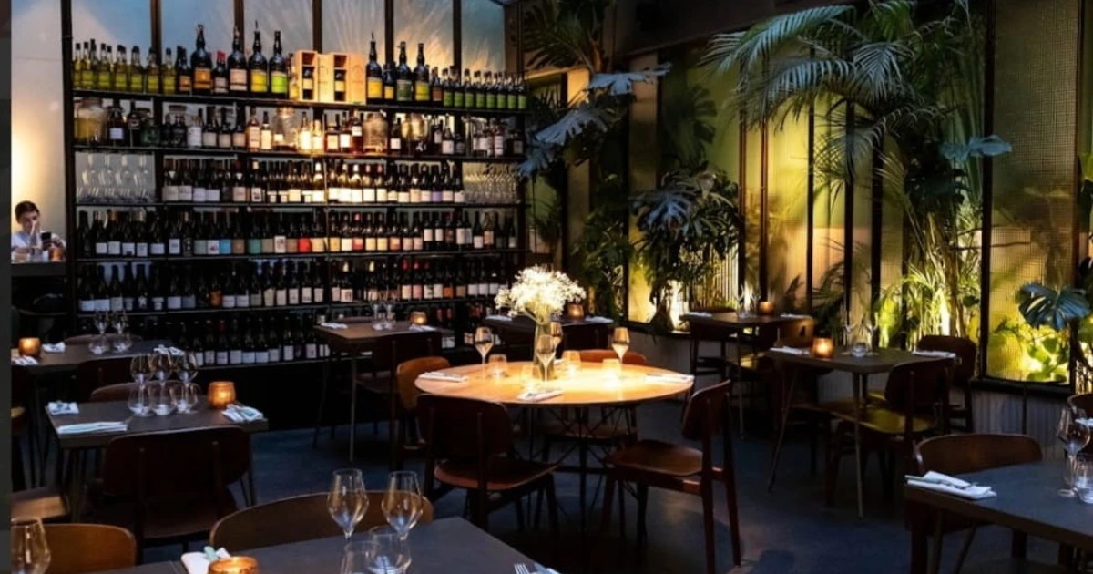 Fuoco, materia e condivisione: l'esperienza gastronomica di TERRA a Parigi