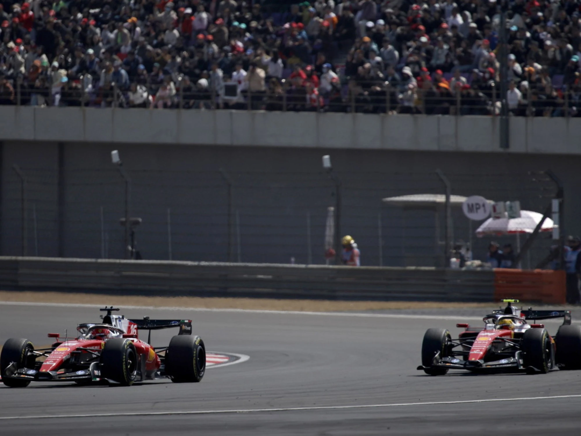 Gp Cina, Russell vince la sprint. Poi le Ferrari: alta tensione Leclerc-Hamilton