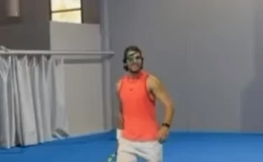 Carlos Alcaraz si allena bendato: il video che stupisce il mondo