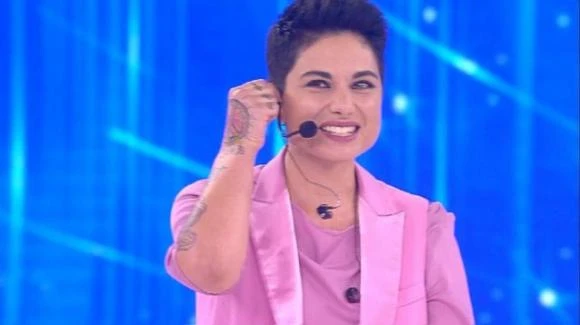 Amici, l'impensabile ritorno di Giordana Angi in studio da Maria De Filippi: emozione travolgente