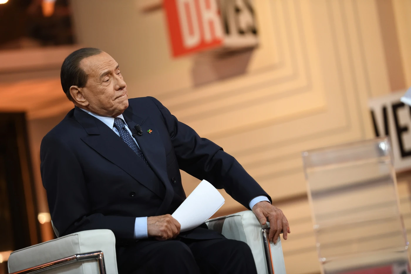Silvio Berlusconi, "fuoco amico ad Arcore e a Mediaset". Bomba Bisignani: come (e chi) vuole fermarlo
