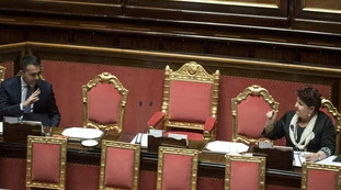 Teresa Bellanova, il "pizzino" a Giuseppe Conte: "Nessun veto su Luigi Di Maio premier"