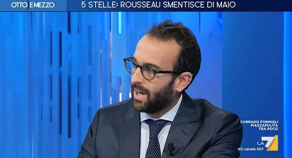 Otto e Mezzo, siparietto tra Claudio Cerasa e Carlo Calenda: "Lei è un sardone", "no un tonno"