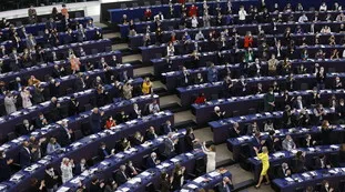 Patto asilo, via libera del Parlamento Ue. La Lega rompe e vota contro: "Italia lasciata sola" 