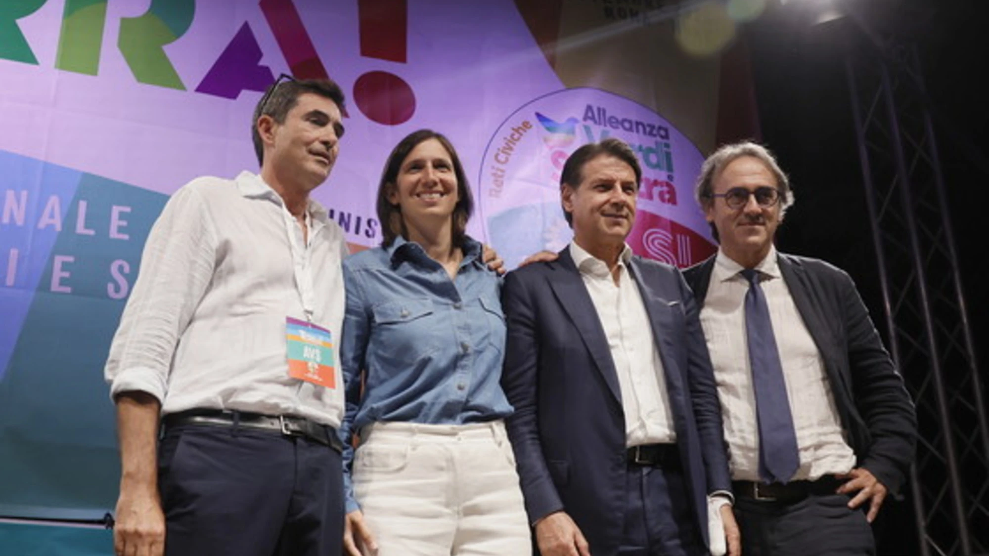 Questi qua votano No, noi corriamo a votare Sì