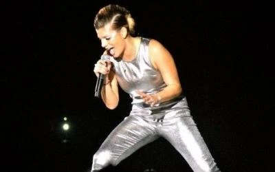 Emma Marrone mette all'asta le sue scarpe