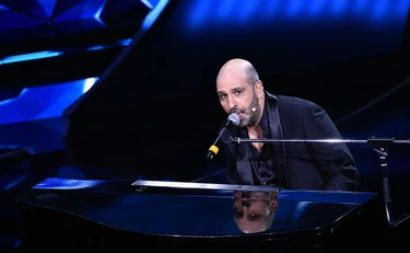 Checco Zalone, utili a picco? Prima rivincita: delirio a Corato