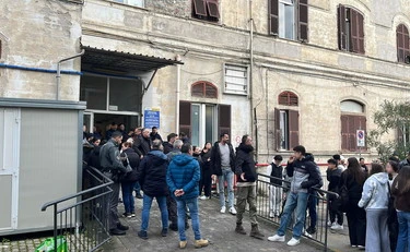 Sora come La Spezia: coltello alla gola di uno studente davanti al liceo