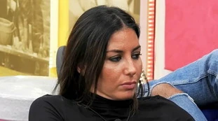 Grande Fratello Vip, Pretelli guarda Giulia Salemi proprio lì? Brutale scenata di gelosia di Elisabetta Gregoraci: parole grosse