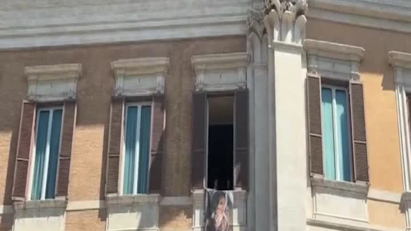 Striscione Avs z opozorilom o Gazi na Montecitoriju