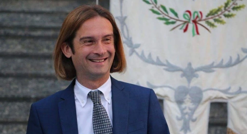 Turbigo, il sindaco alza la Tari a chi ospita un immigrato a casa: la sinistra insorge