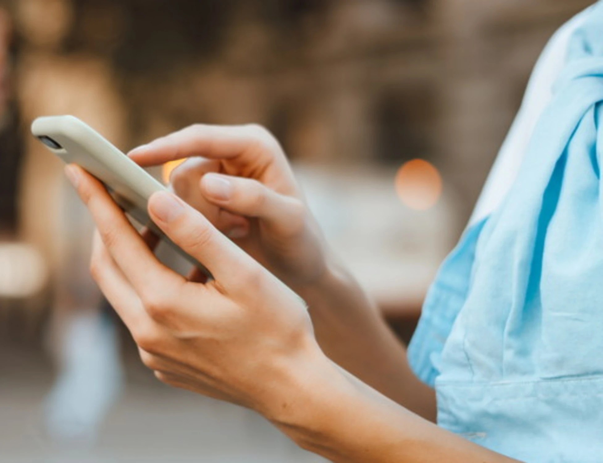 Telefonino, vietarlo o no... Noi genitori nel limbo