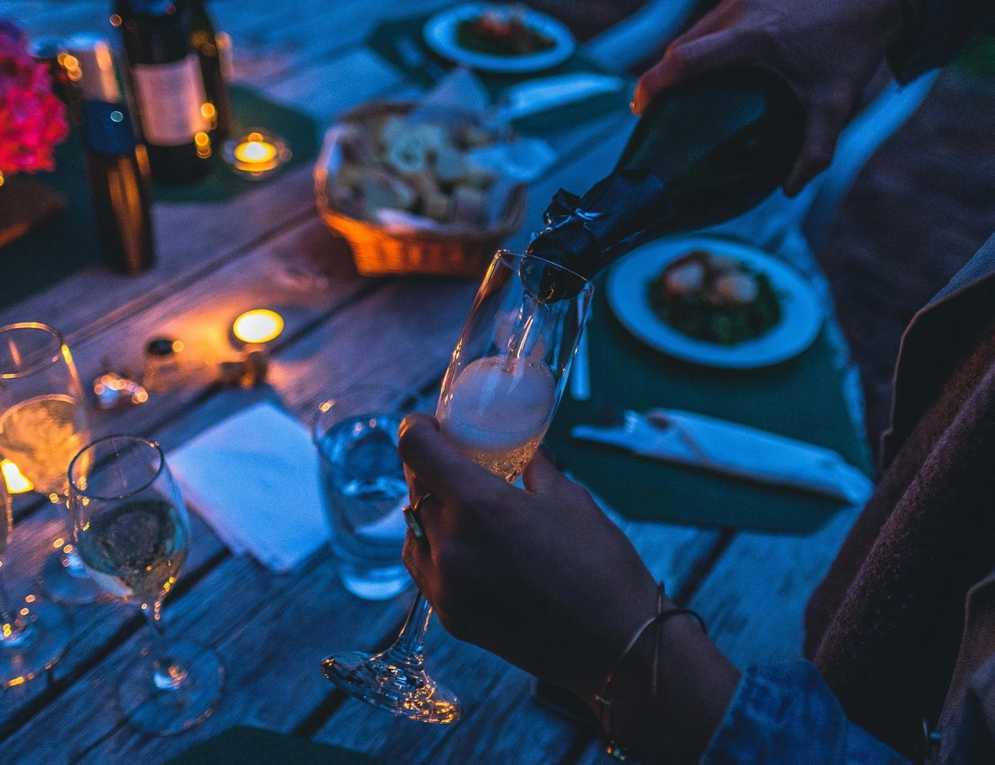 Rimini, aveva il  patrocinio gratuito ma pasteggiava a ostriche e champagne: chi hanno beccato