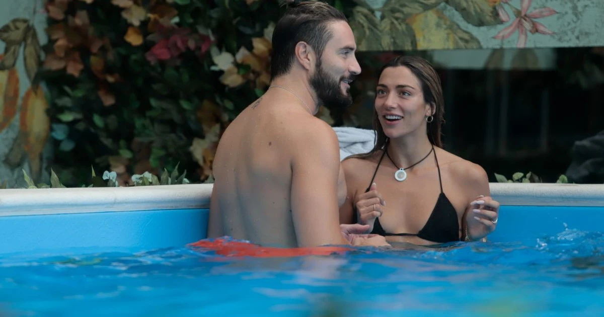 GfVip, Soleil Sorge e Alex Belli: il bacio in bocca sfugge di mano