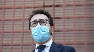 Alfonso Bonafede sostituito? Rabbia nelle chat M5s: il ministro sapeva degli assistenti civici e non ha detto nulla
