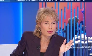 Otto e mezzo, Lilli Gruber umilia Bersani: "Le devo fare sempre la stessa domanda"