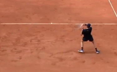 Jannik Sinner piega Pellegrino e vola ai quarti: eguagliato il record di Djokovic