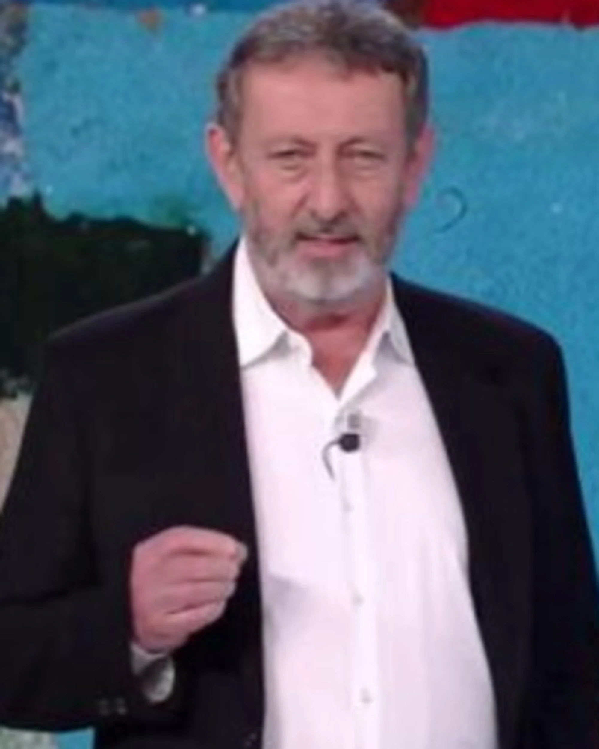 Michele Serra cade in scooter e scopre il mondo reale
