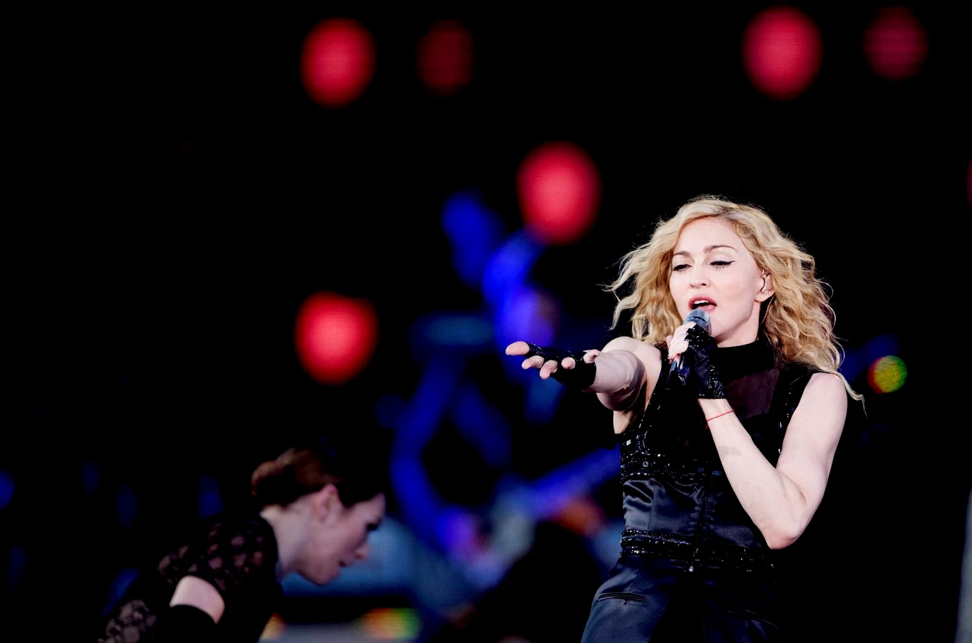 Madonna, il nuovo singolo Ciao Bella dedicato ai partigiani. Poi l'attacco a Matteo Salvini
