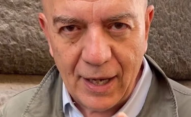 https://media.liberoquotidiano.it/sbSivTkUe6zfTrQaIIMRJBYbNTj61JEgha32PdxZckY/width:800/quality:90/aW1hZ2VzLzIwMjUvMDkvMTEvMTY0MDA2MDUwLTQ0Mzc3MDcyLTI2MjItNDkxYi05Yzg3LTY0YzljZDcxOTU3Zi5qcGc.webp