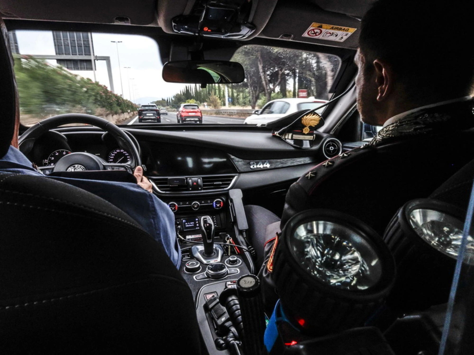 Non si ferma all'alt: inseguimento mozzafiato a Roma, che fine fa il ladro