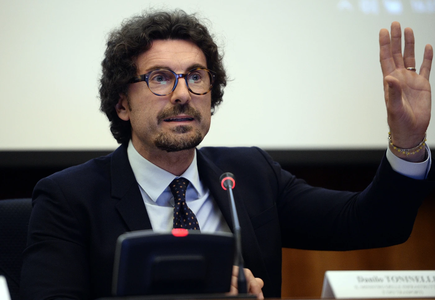 Matteo Salvini vuole la testa di Danilo Toninelli, ma non riesce a trovarla: ciò che non sapete sul leghista