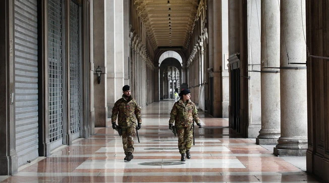 Lockdown nazionale, l'ipotesi del governo per il 15 novembre: tutto chiuso tranne alimentari, farmacie, edicole e tabaccai