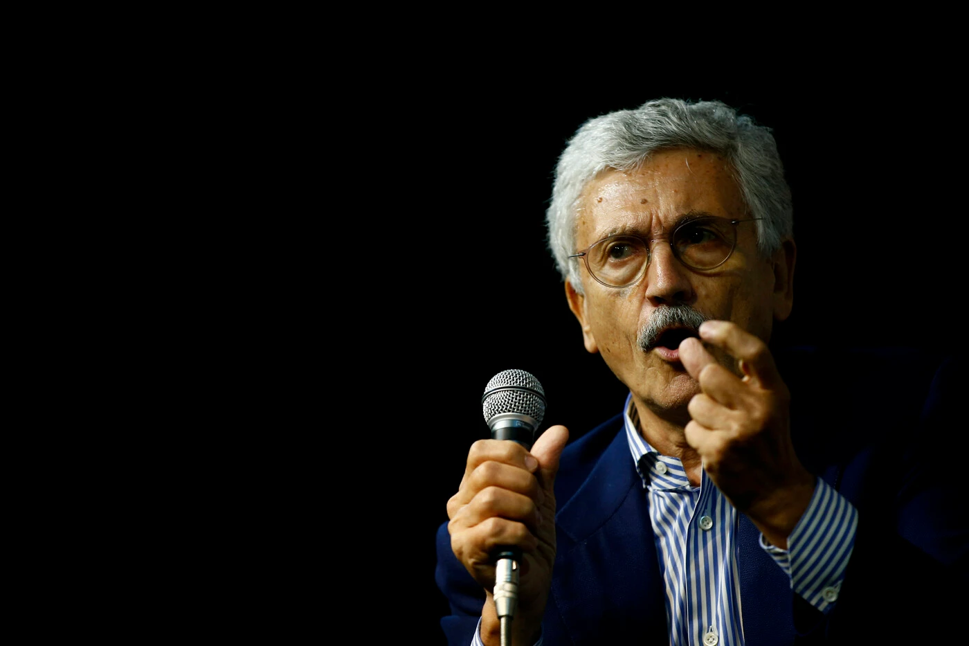 Massimo D'Alema e Davide Casaleggio, incontro a Tirana: sul piatto il mercato dell'informazione