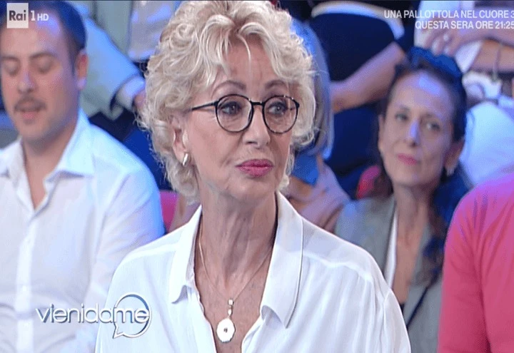 Enrica Bonaccorti, tutta la verità: "Ero sul divano, e lui...". Quando fu molestata da Giuseppe Ungaretti