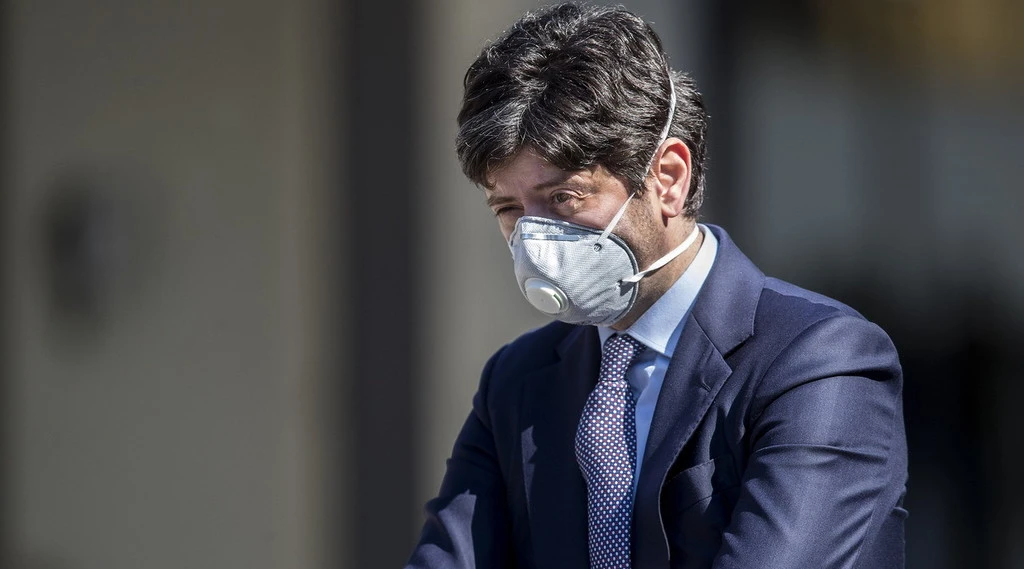 Coronavirus, l'annuncio di Roberto Speranza: "Ho appena firmato un'ordinanza per chi ha soggiornato in Romania e Bulgaria"