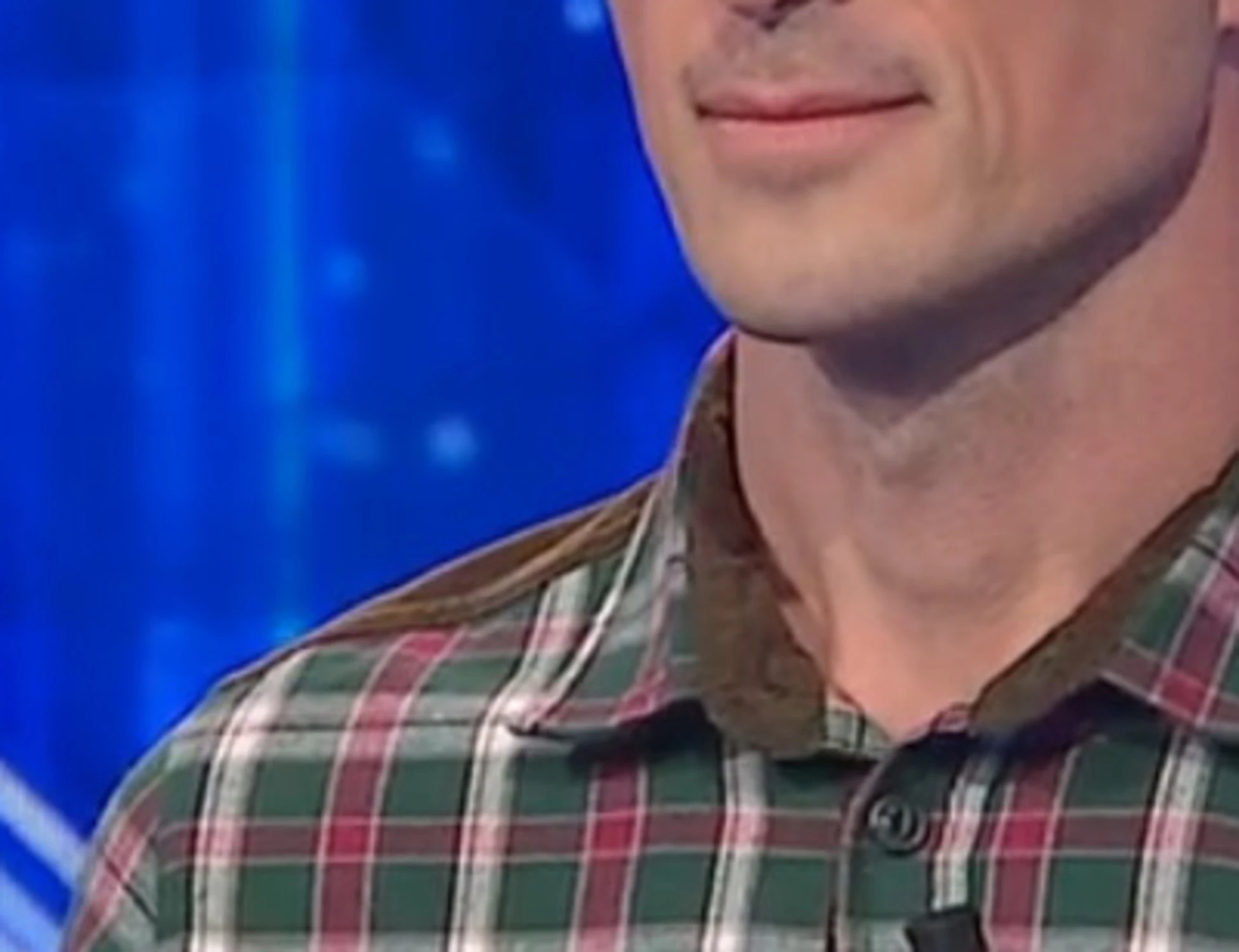 L'Eredità, come si presenta in studio Andrea: "Oggetti di scena?"