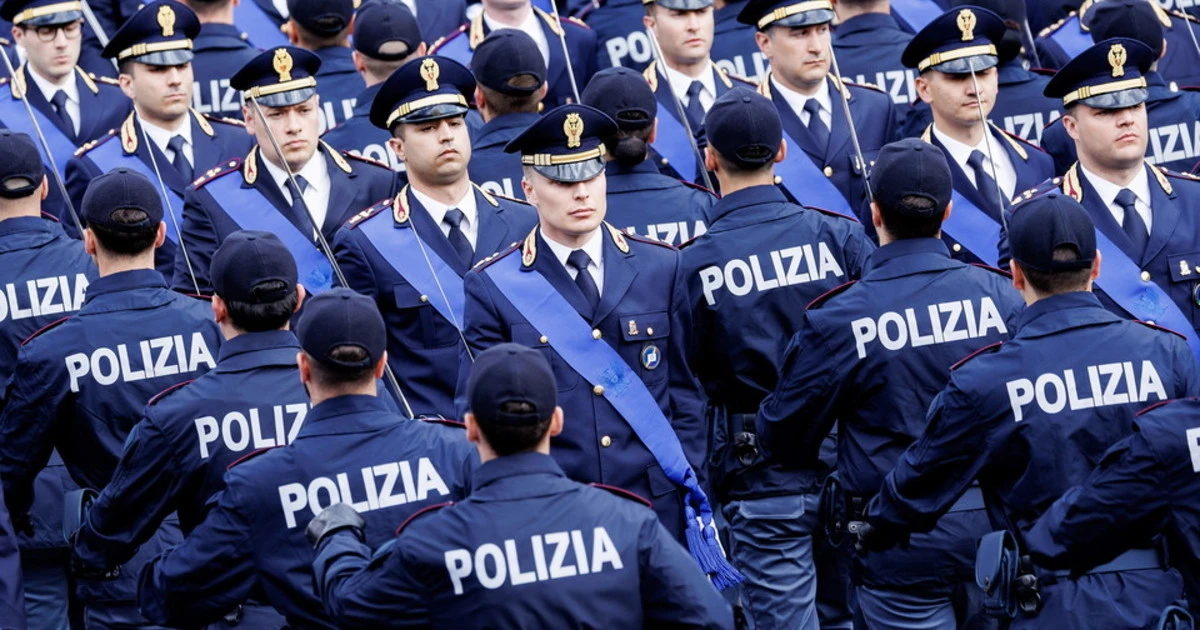 La Polizia festeggia 172 anni di storia, ma nelle piazze è sempre più dura